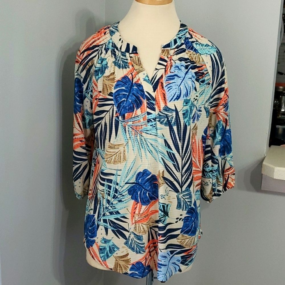 NWT, Cathy Daniel's Co. Blouse. Size medium, aqua floral design. Lovely fabric.